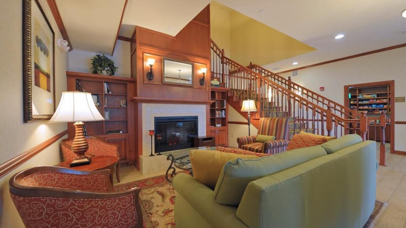 Country Inn & Suites by Radisson, Washington, PA