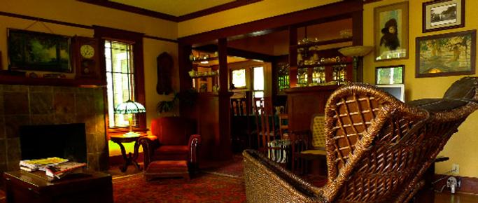 A Cowslip's Belle-Bed & Breakfast - Ashland - Olohuone