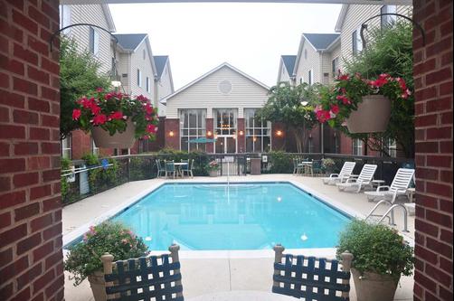Homewood Suites by Hilton Charlotte Airport - Charlotte - Uima-allas