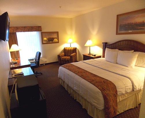 Brookside Inn & Suites - White City - Makuuhuone