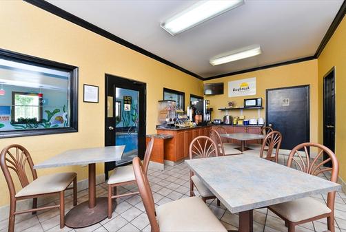 Days Inn Charlotte Northlake - Charlotte - Ruoka
