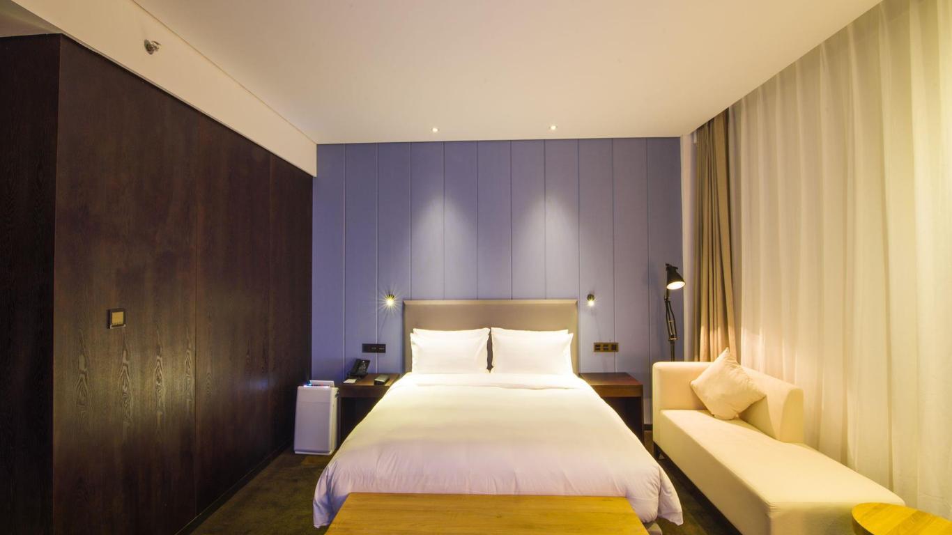 Ease House Hotel