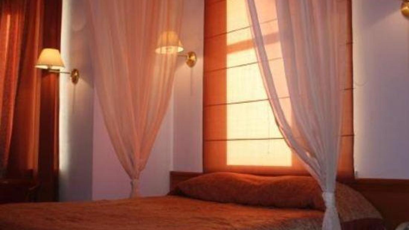 Tea Rose Hotel