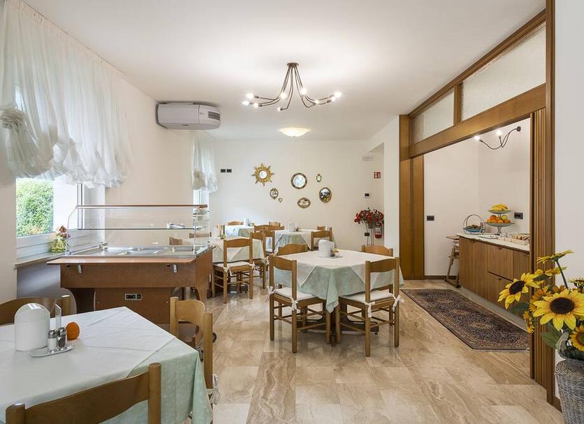 Ruokailuhuone Valokuva