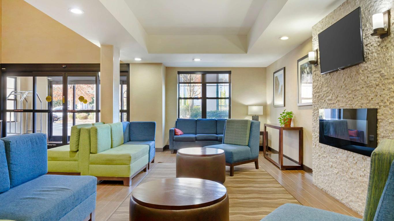 Comfort Suites Hanes Mall