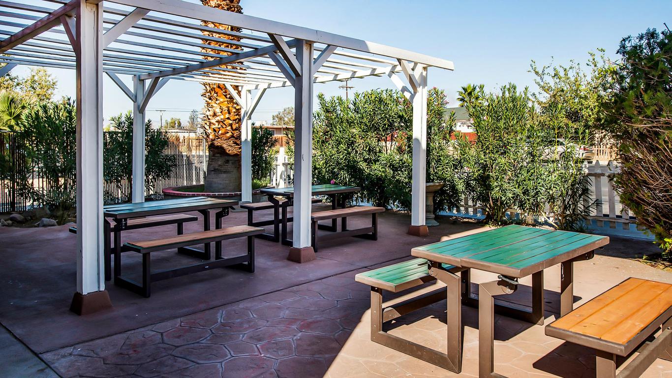 Hotel Europa Ridgecrest Ca - W Upjohn Ave