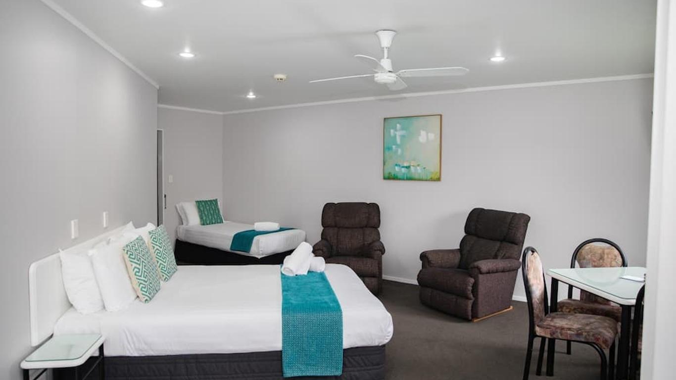 Bks Palm Court Motor Lodge