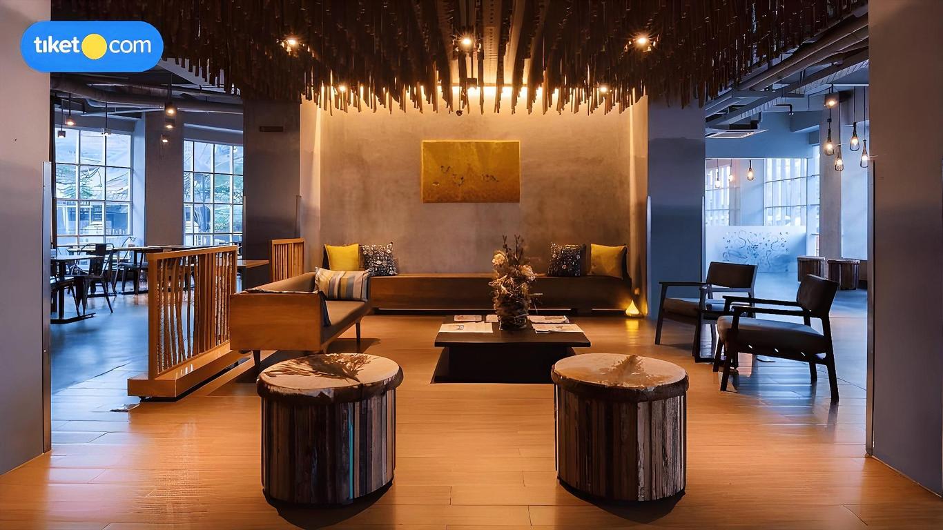 Zoom Hotel Jemursari