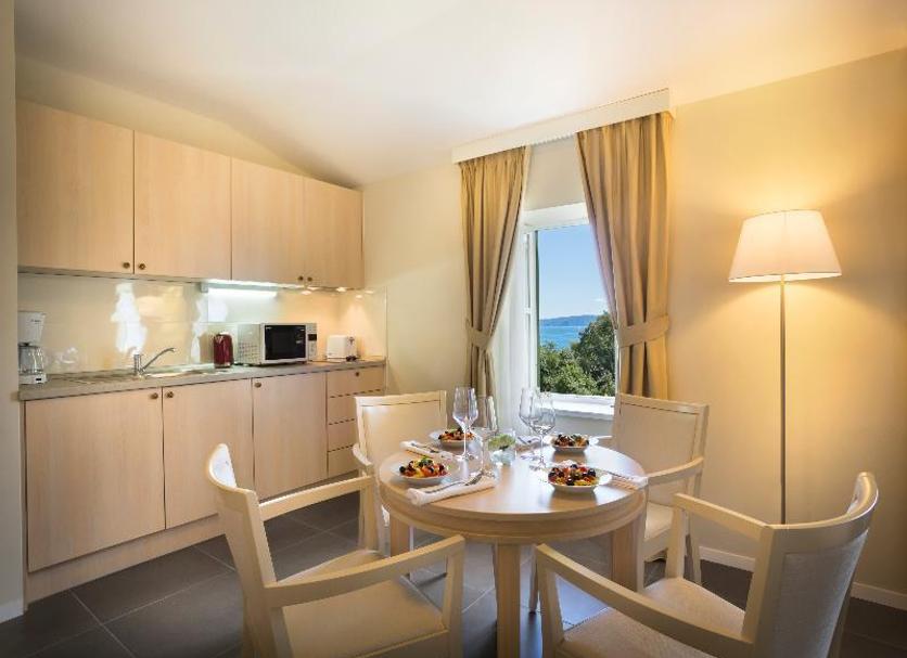 Ruokailuhuone Valokuva