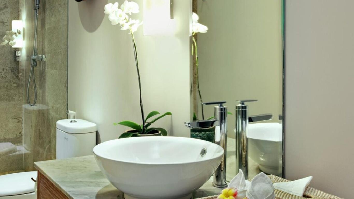 Room & Vespa 4