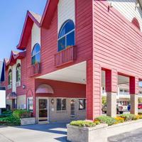 Super 8 by Wyndham Mackinaw City/Beachfront Area