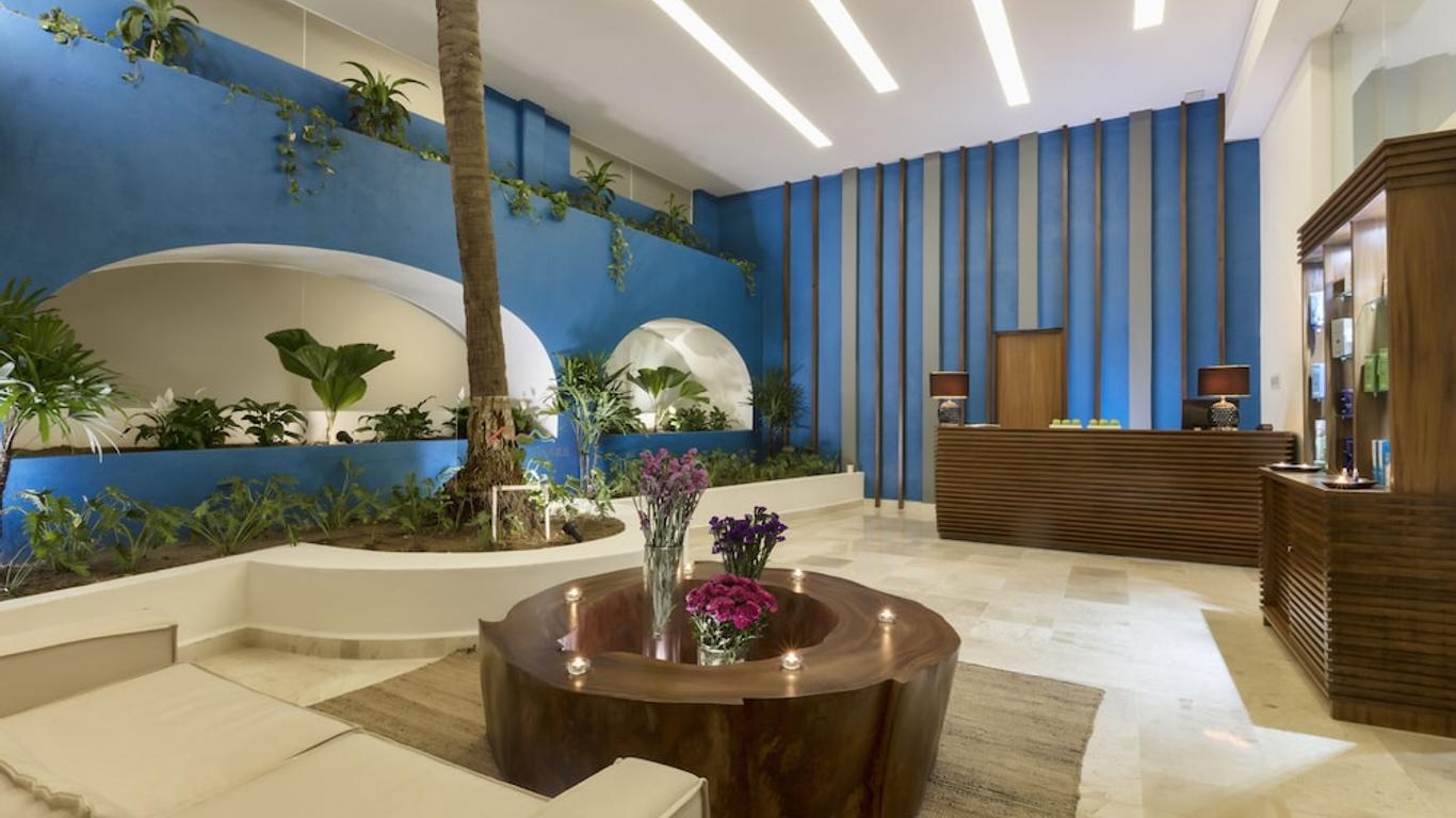 Crown Paradise Golden Hotel