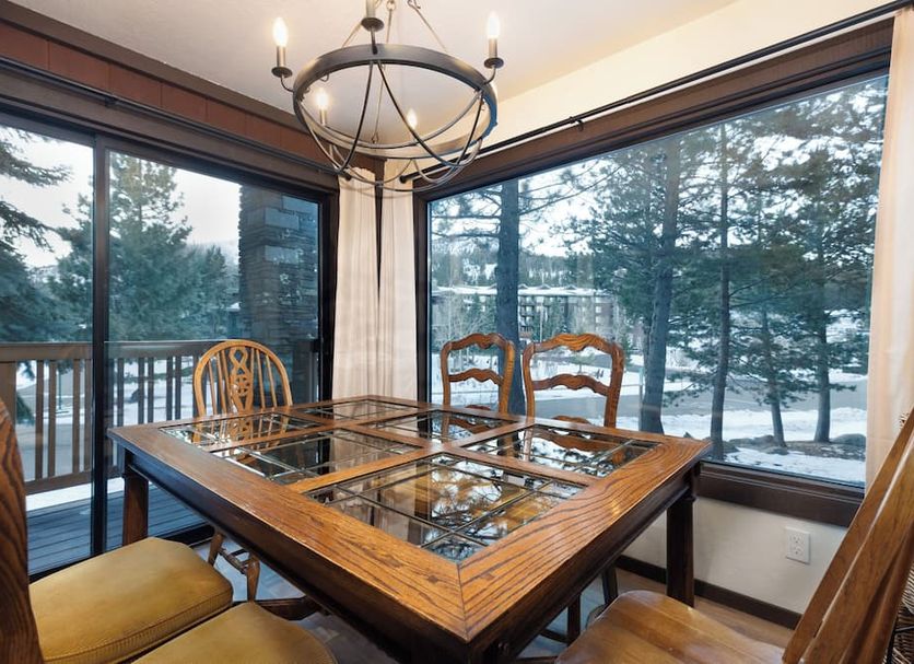 Ruokailuhuone Valokuva