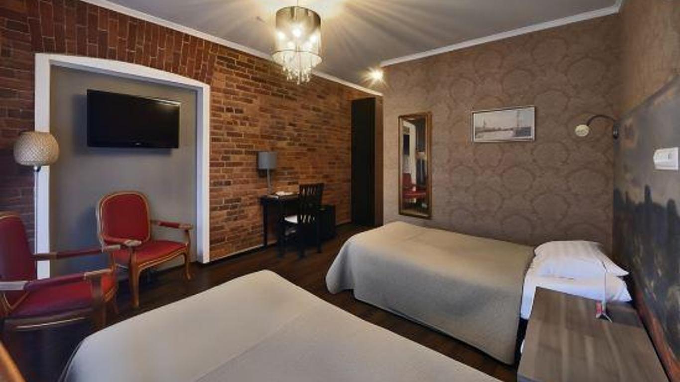 Hotel 1913 Year