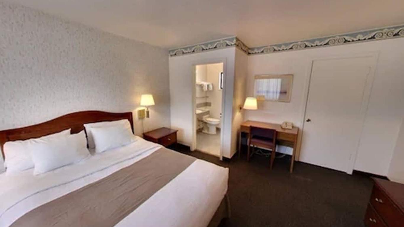 Monterey Fairgrounds Inn