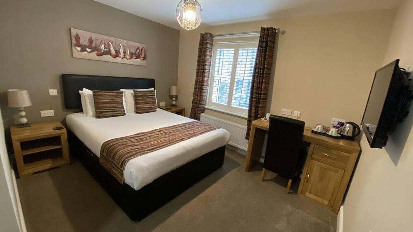 The Three Horseshoes Hotel