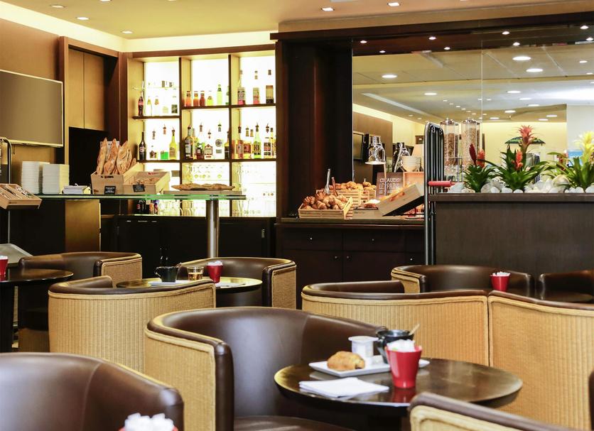 Ruokailuhuone Valokuva