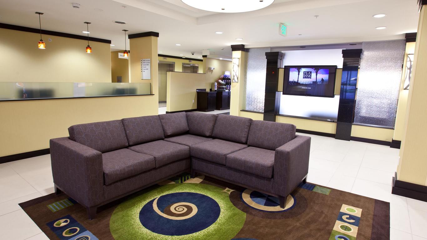 Holiday Inn Express and Suites Detroit North-Troy, an IHG Hotel