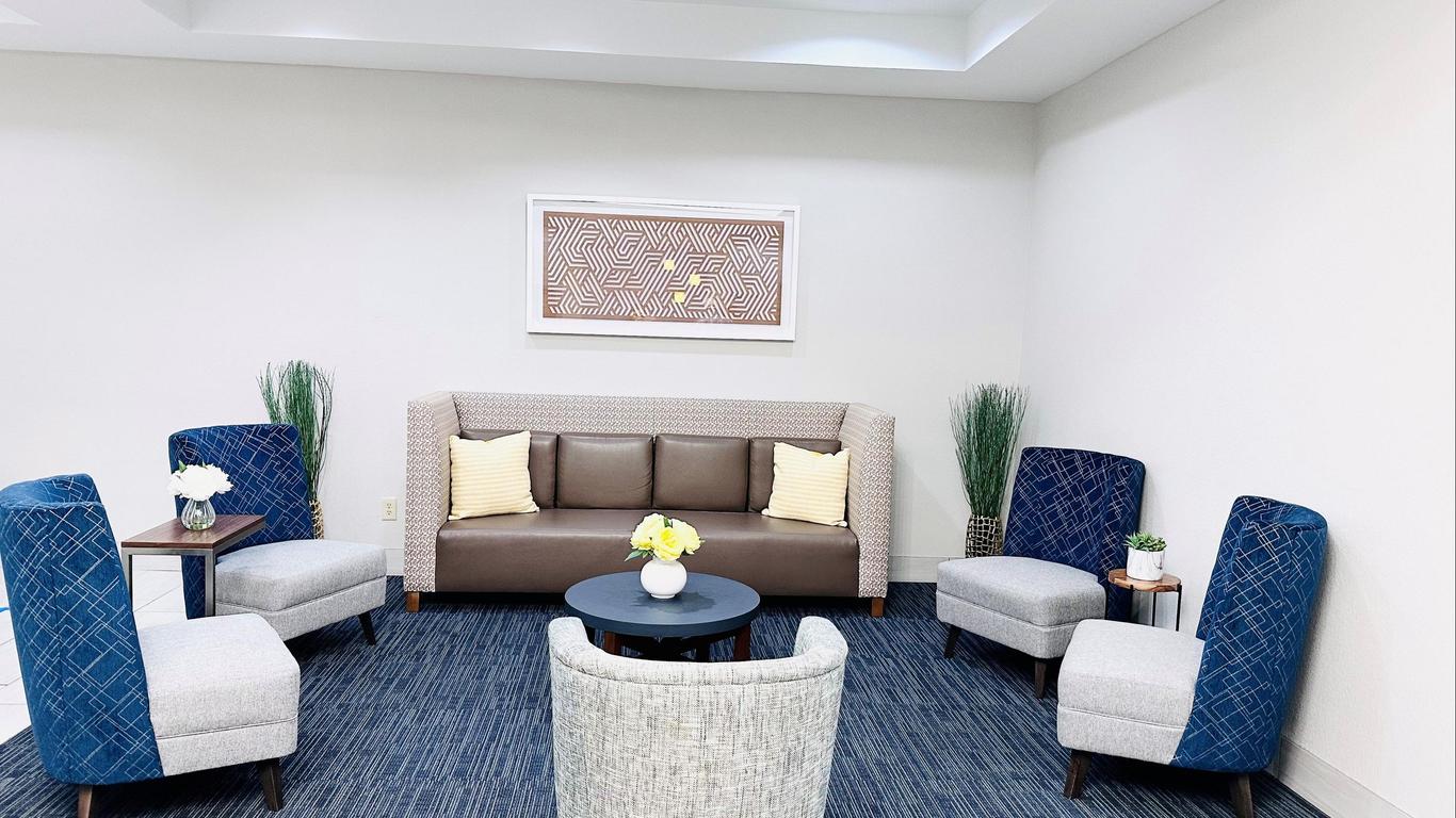 Holiday Inn Express & Suites Houston East - Baytown, An IHG Hotel