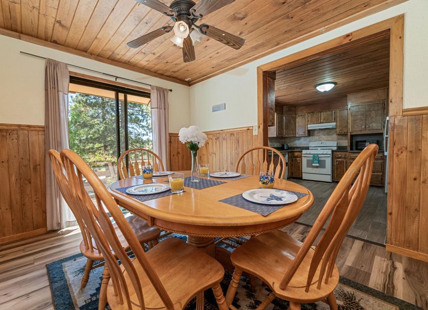 Ruokailuhuone Valokuva