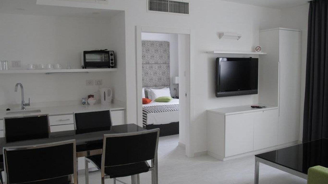 Best Western Regency Suites