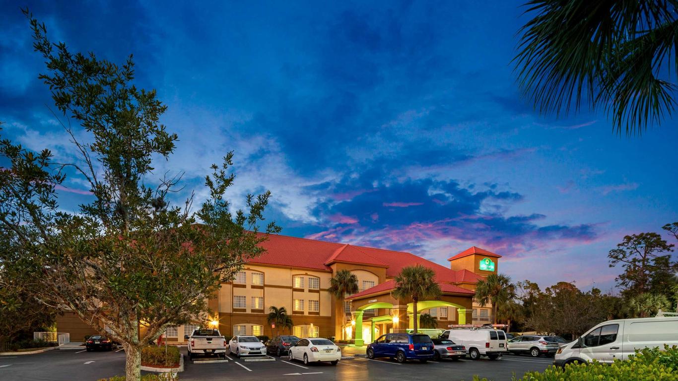La Quinta Inn & Suites by Wyndham Fort Myers Airport