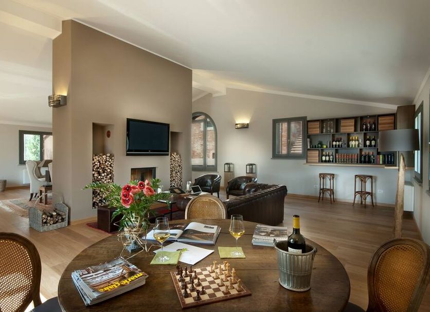 Ruokailuhuone Valokuva