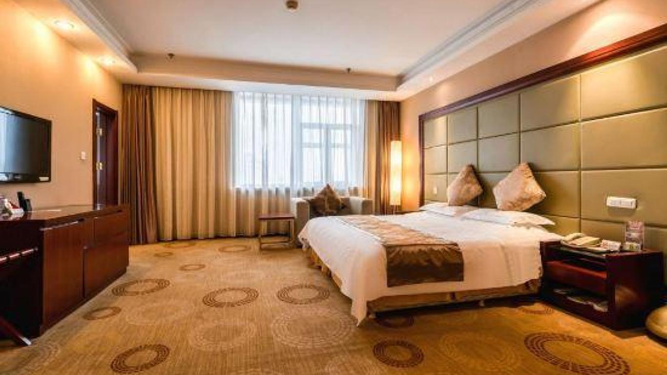 Huarong Hotel (University of Technology Railway Station Store)