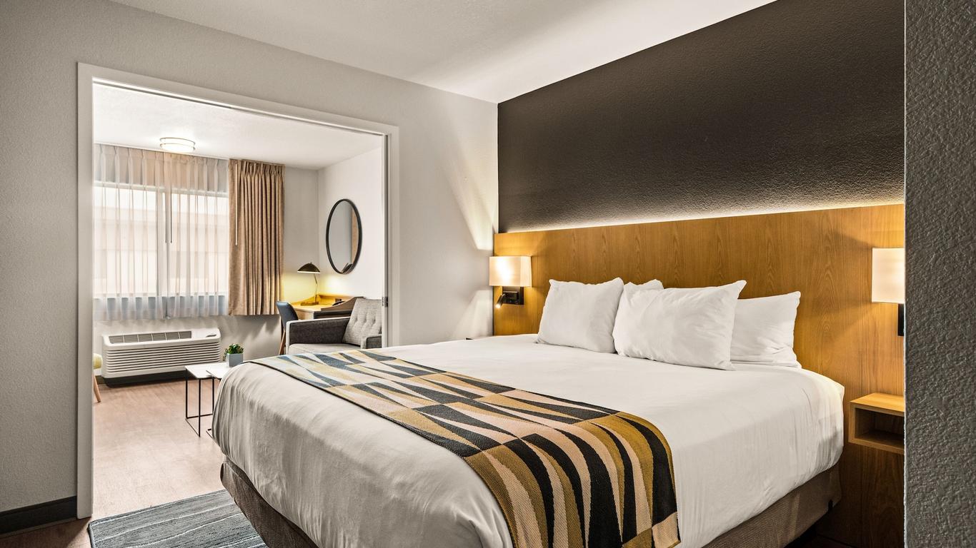 Oxford Suites Redding