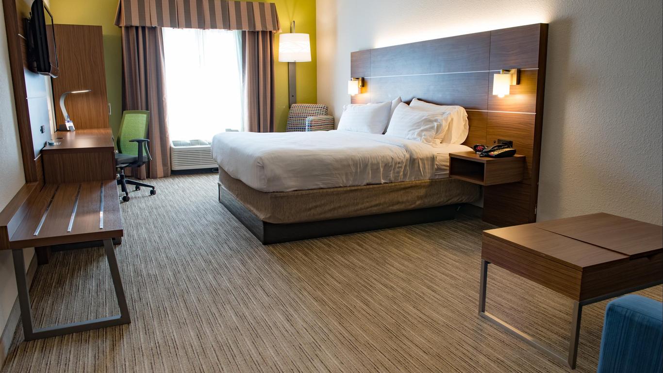Holiday Inn Express & Suites Elkhart, An IHG Hotel