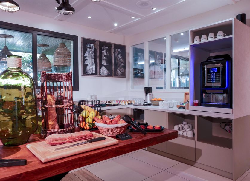 Ruokailuhuone Valokuva