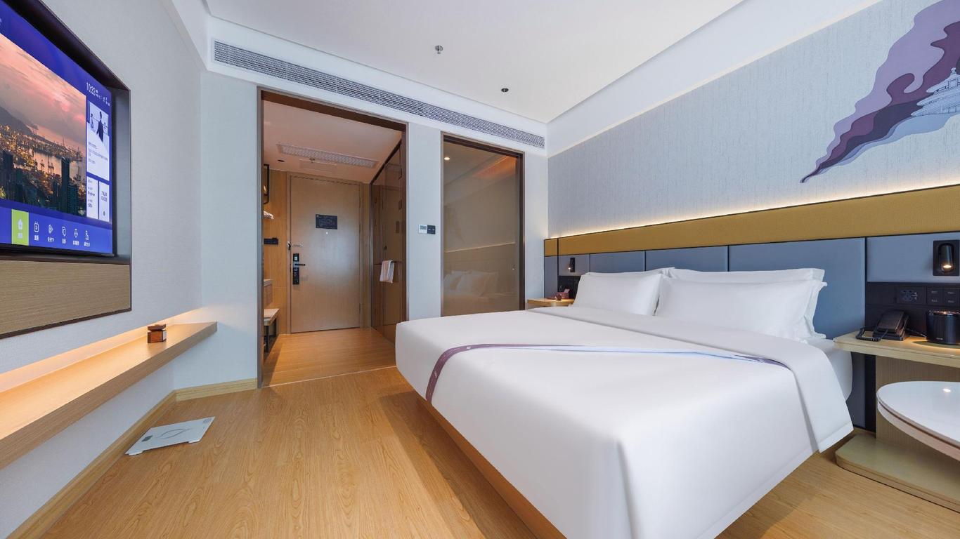 Elong Hotel (Shenzhen Zhongying Street Shatoujiao Metro Station Branch)