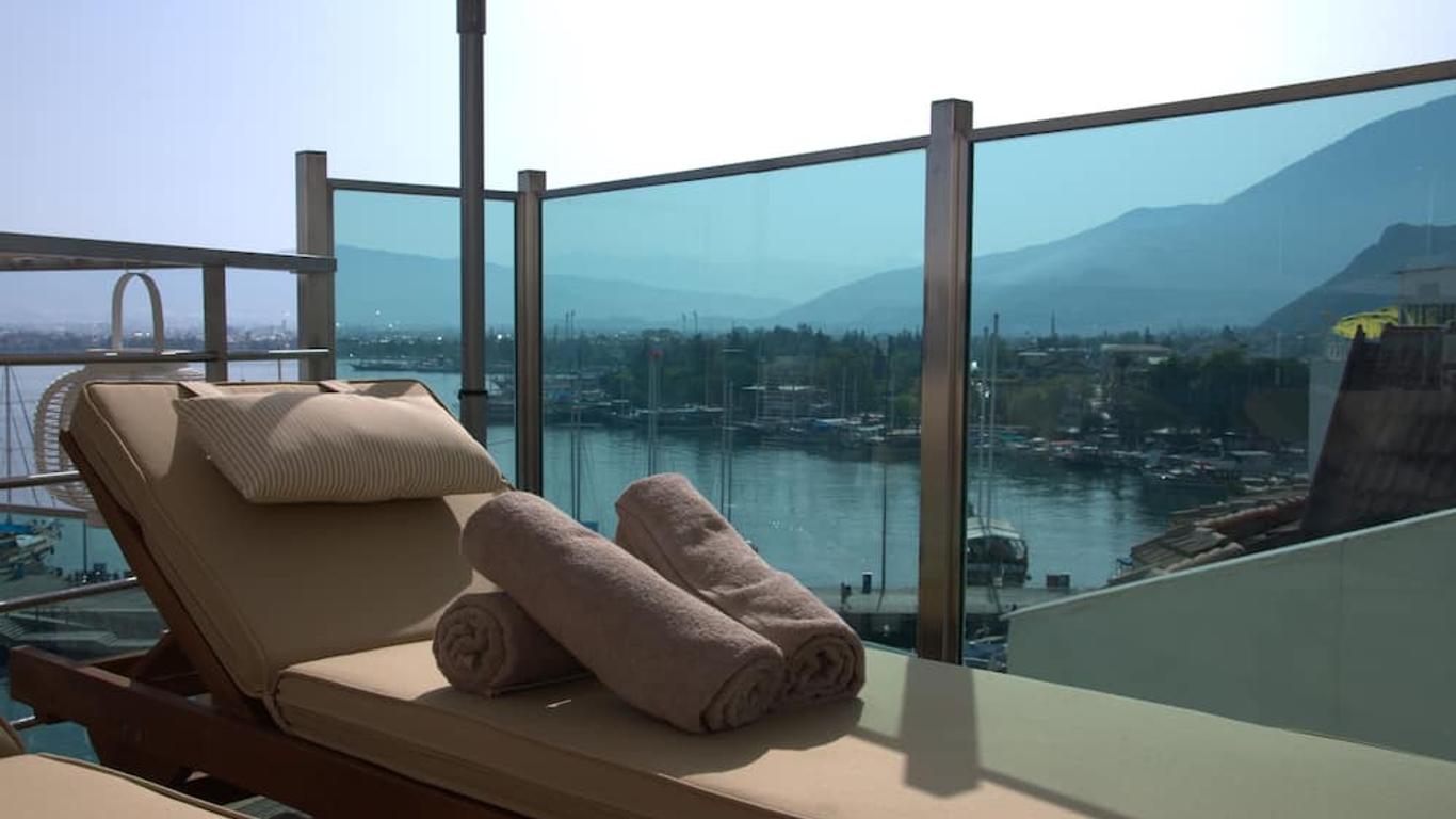Alesta Yacht Hotel