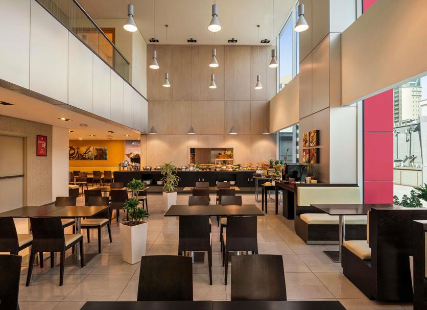 Ruokailuhuone Valokuva