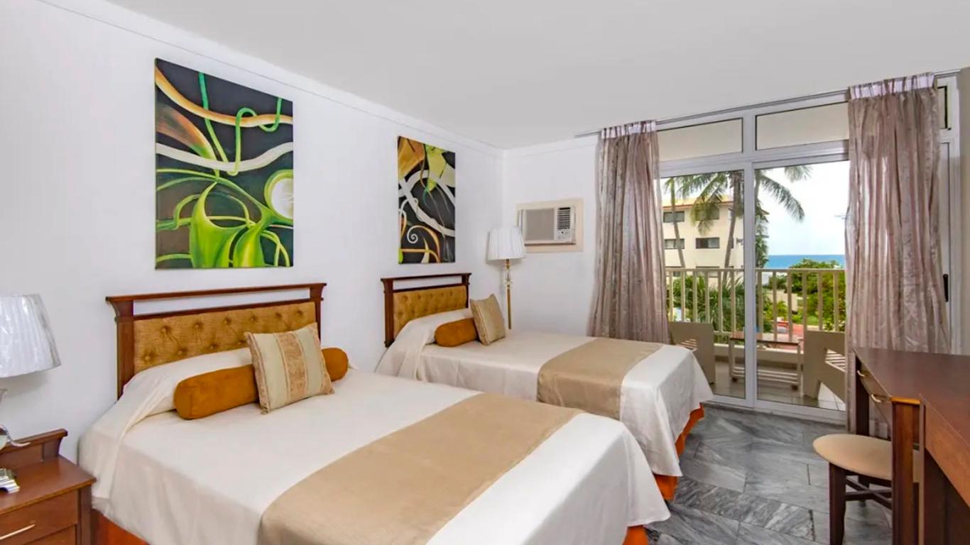 Hotel Club Tropical