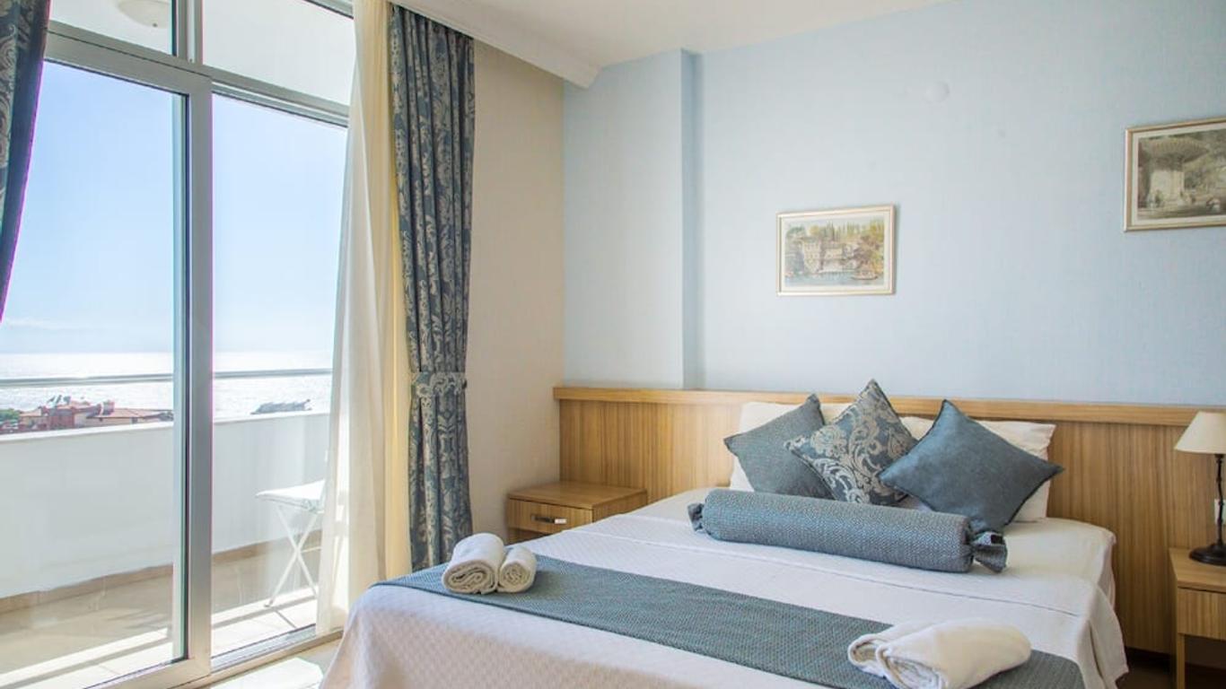 Ponz Hotel