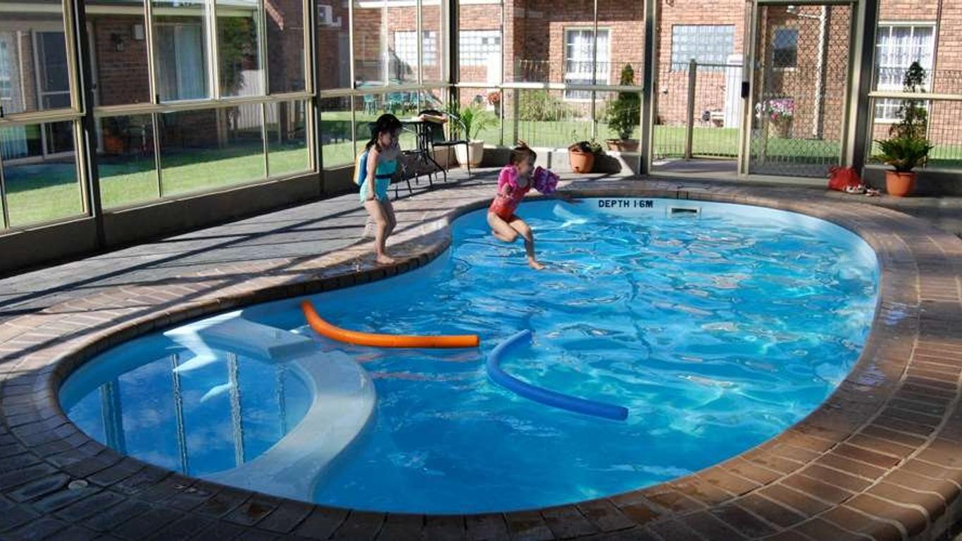 Arkana Motor Inn & Terrace Apartments