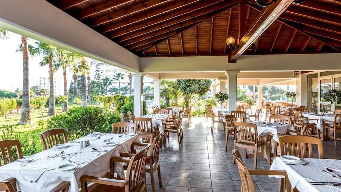 Nissiana Hotel & Bungalows
