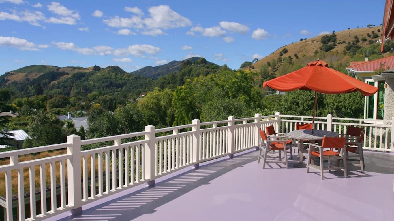 Joya Garden & Villa Studios