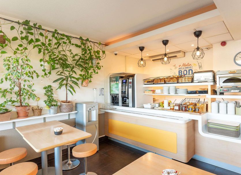 Ruokailuhuone Valokuva