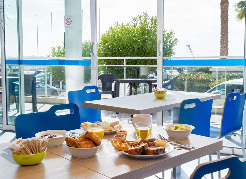 Ruokailuhuone Valokuva