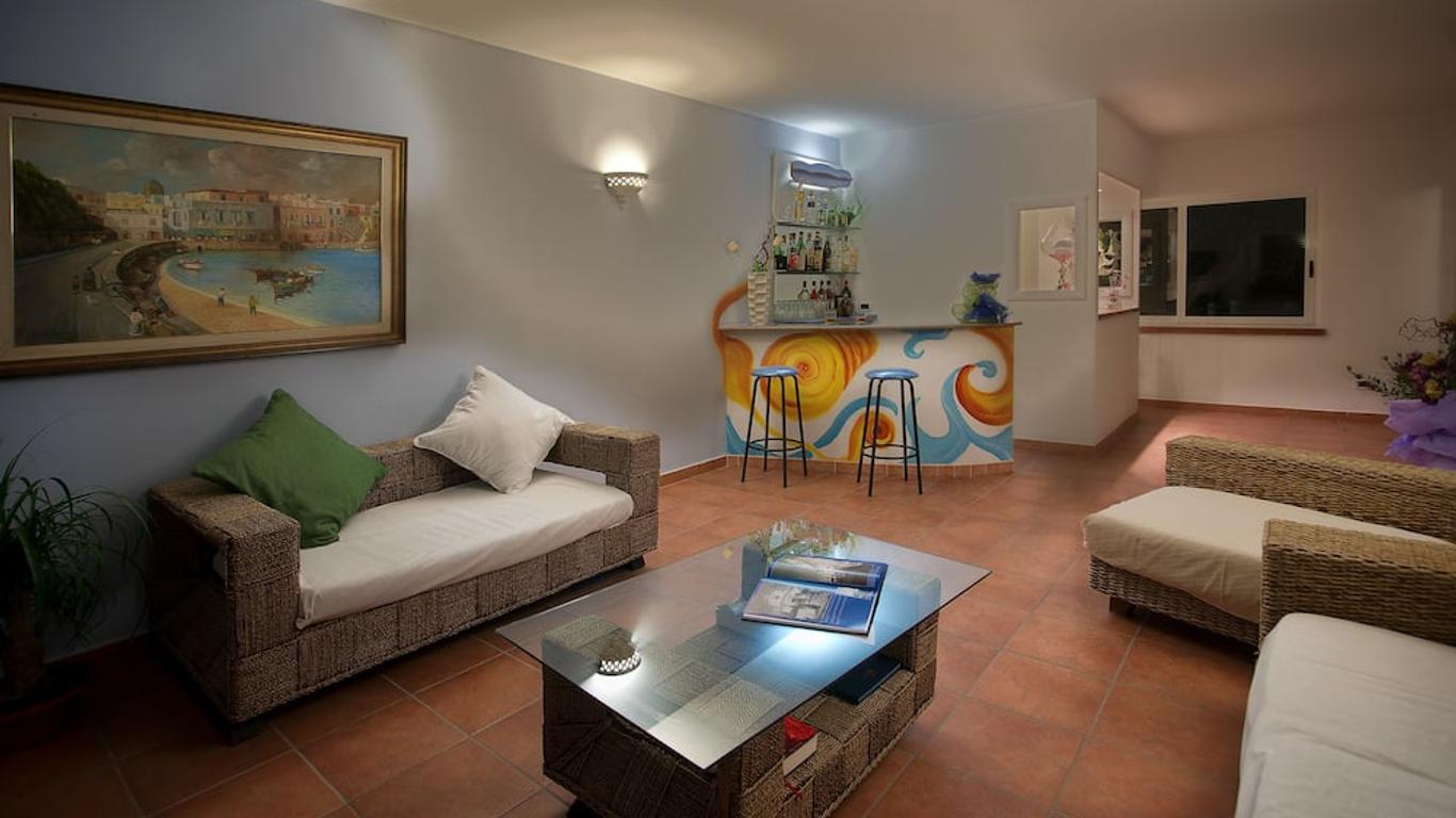 Iris Hotel