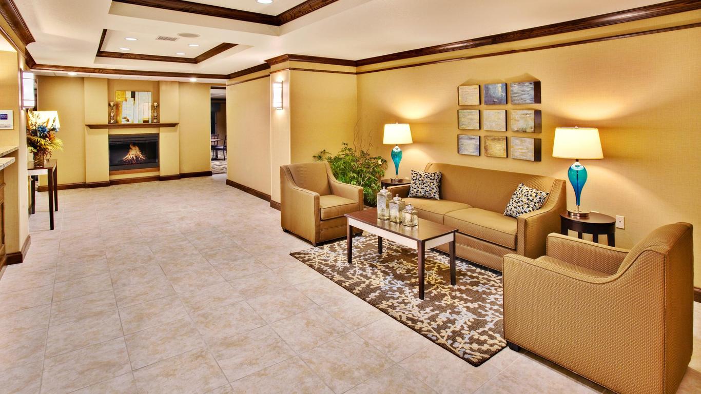 Holiday Inn Express Hotel & Suites Dubuque, An IHG Hotel