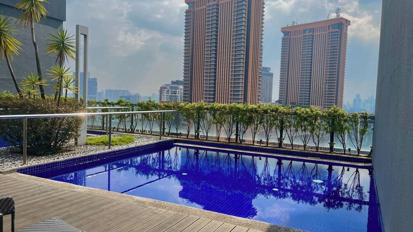 Bintang Fairlane By Manhattan Group
