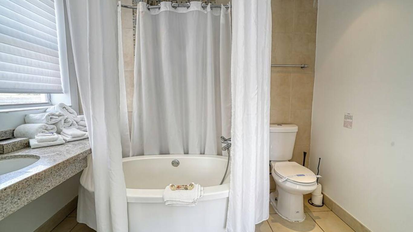 Congress Suites at the Strand