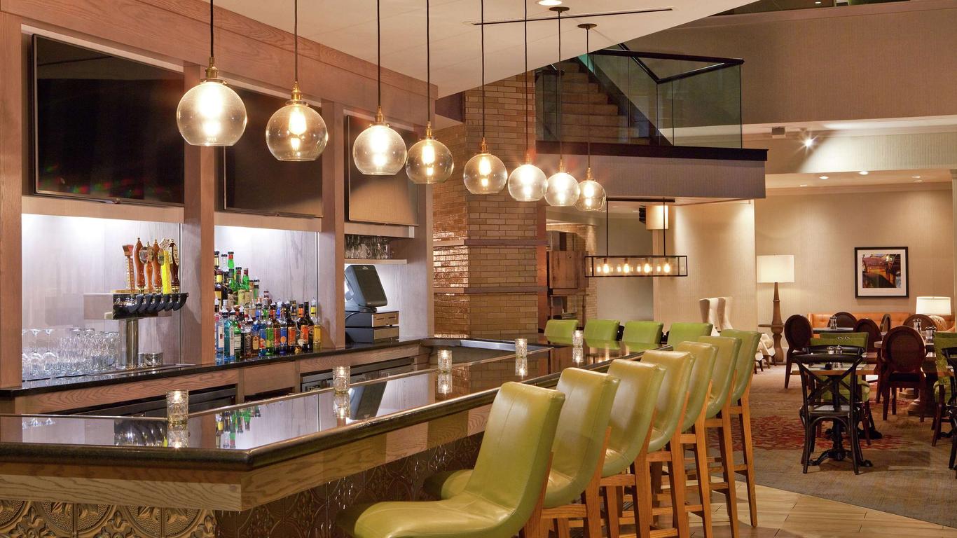 DoubleTree by Hilton Hotel Nashville Downtown