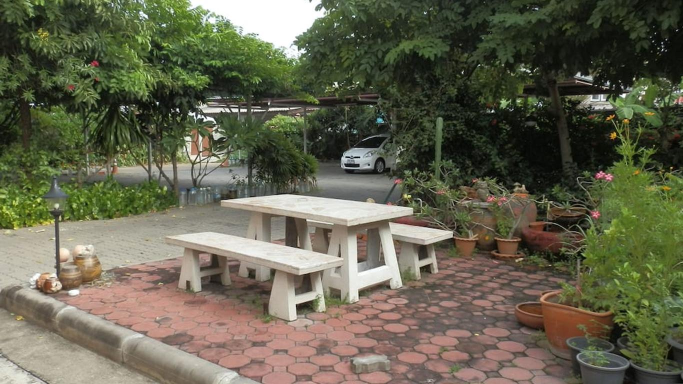 Sandy Serviced Apartment