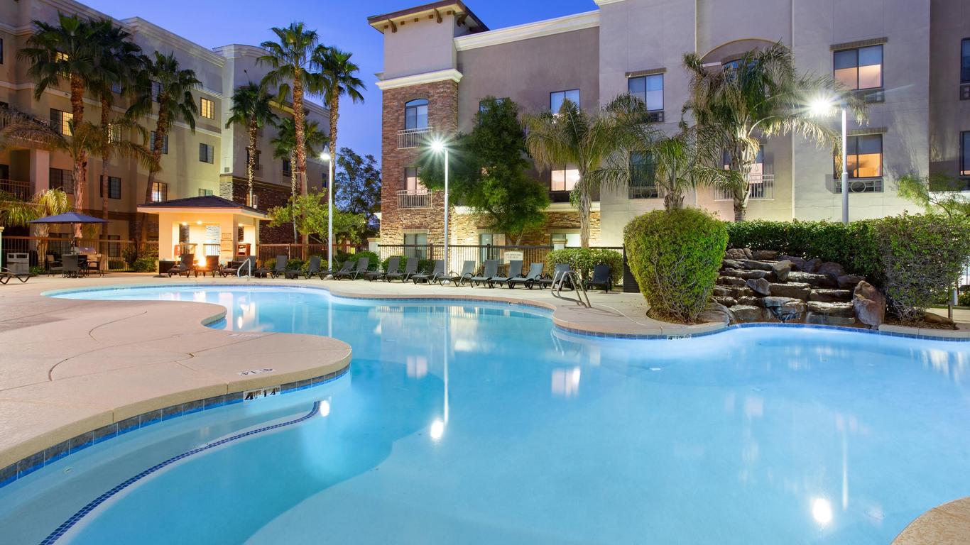 Holiday Inn Express & Suites Phoenix - Glendale Sports Dist, An IHG Hotel