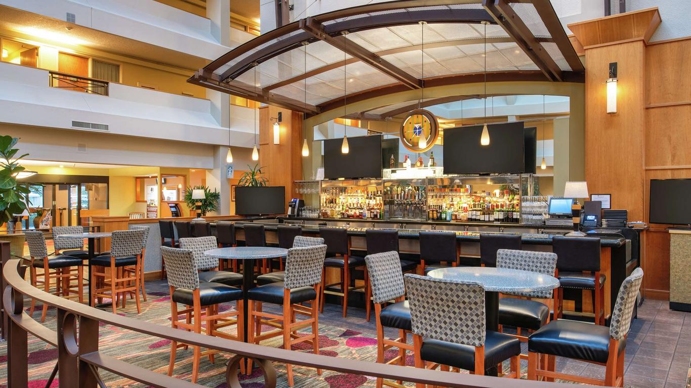 DoubleTree Suites by Hilton Seattle Airport - Southcenter