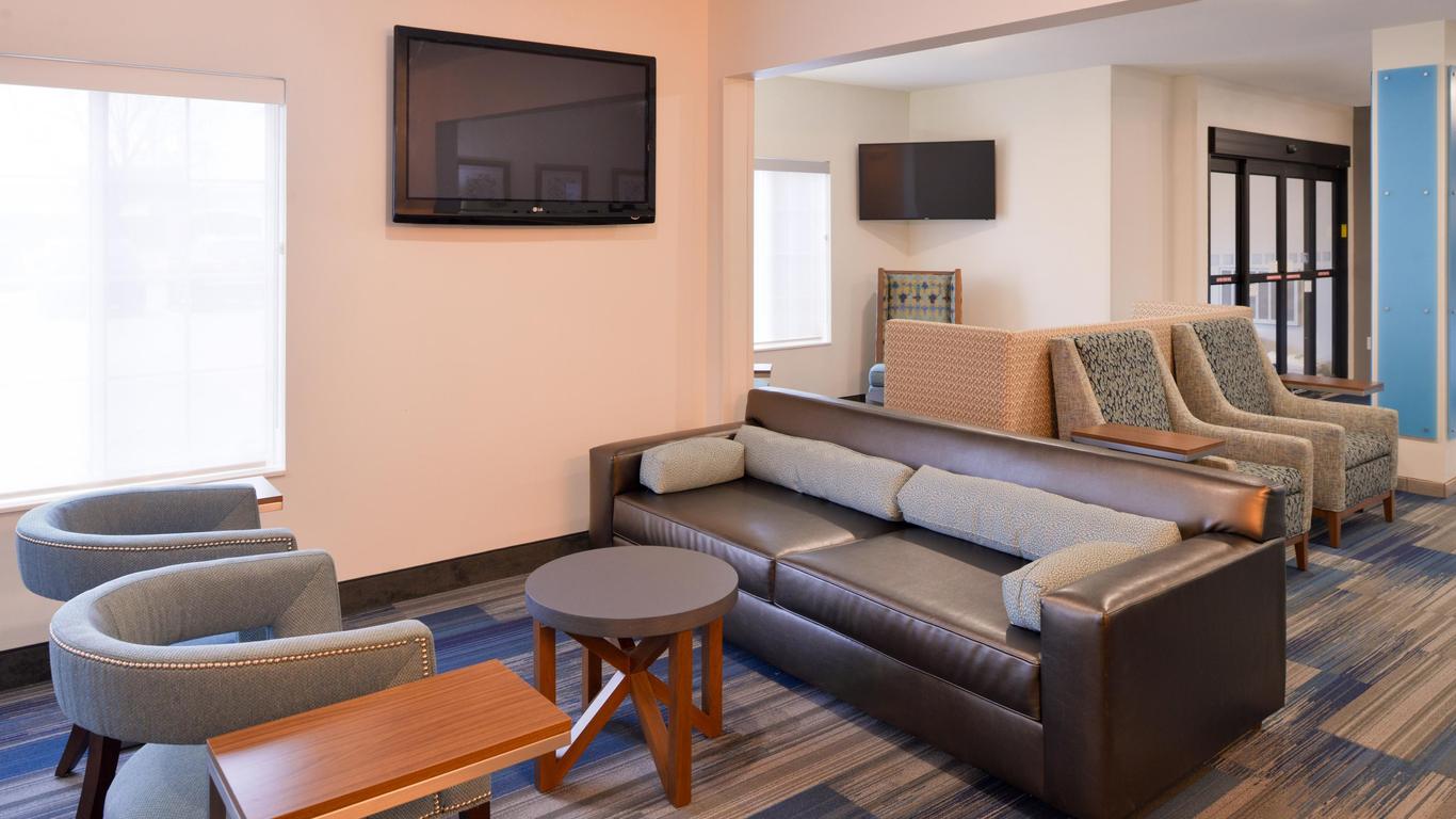 Holiday Inn Express & Suites Sioux Falls At Empire Mall